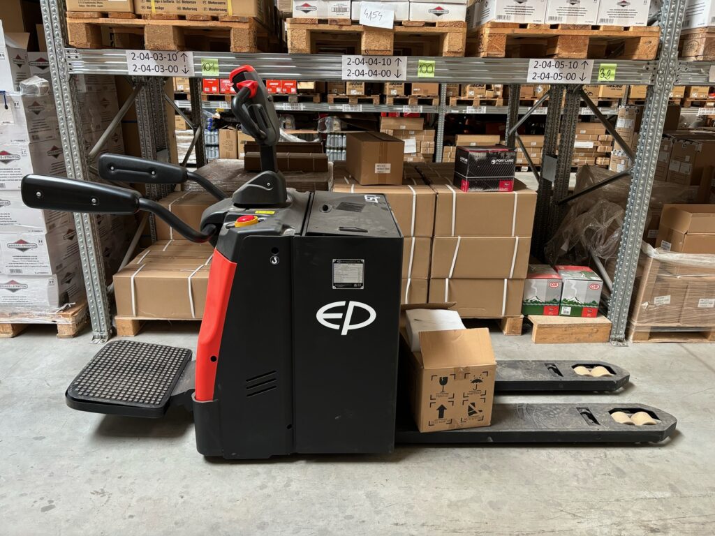 targonca raklapemelő komissiózó